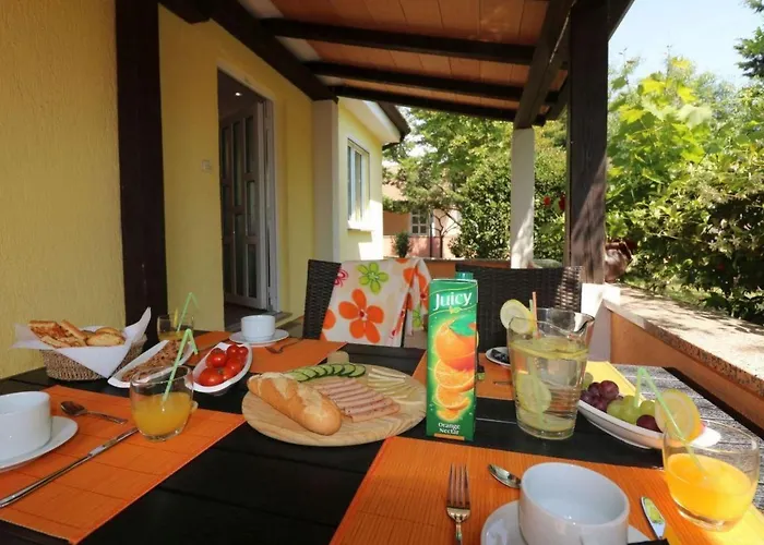 Nyaraló Melisa 4 By Interhome Poreč